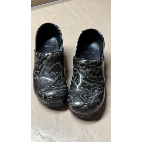 Dansko Professional Whirl Patent Clog Womens size 9.5-10 EUR40 - Picture 1 of 16